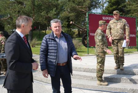 Seznanitev vojaških obveznikov s pravicami in dolžnostmi vojašnica Postojna 03 Foto Ljubo Vukelič